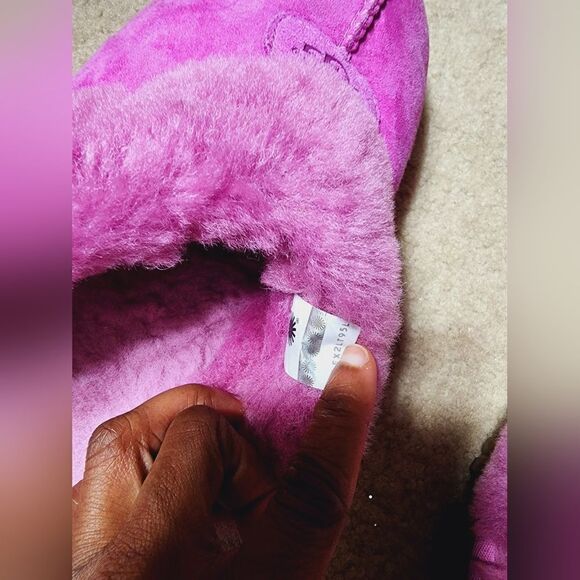 UGG   - Picture 3 of 10